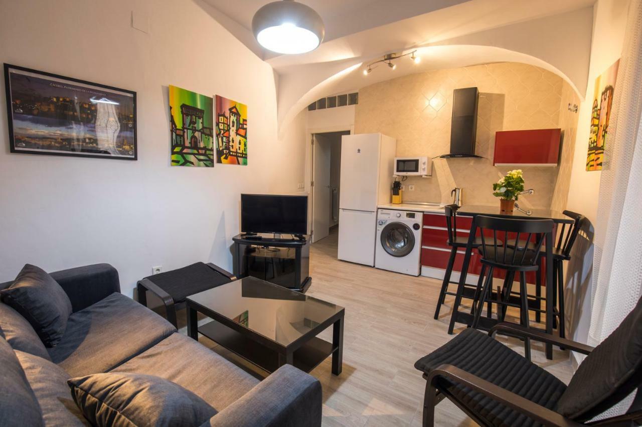 Apartamentos Caceres Turistico Bagian luar foto